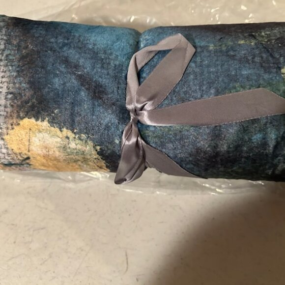 New Cow Throw Blanket - Picture 5 of 5